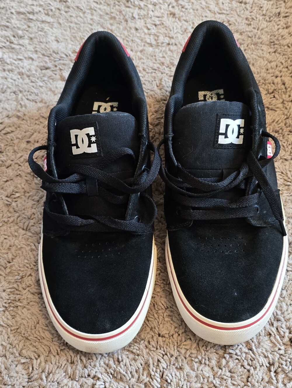 DC Shoes Men's Anvil Low-Top Skate Shoes Black / Red - Size 13
